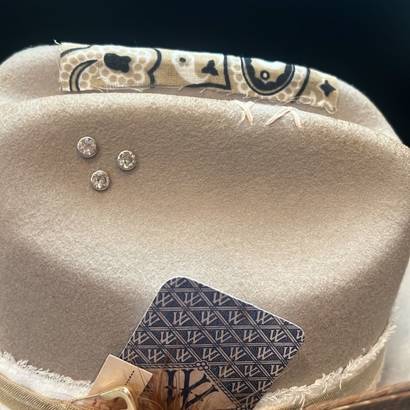 Handmade One of a Kind Decorated 100% Wool Beige Cowgirl Hat w/Lace & Feathers - Picture 5 of 10